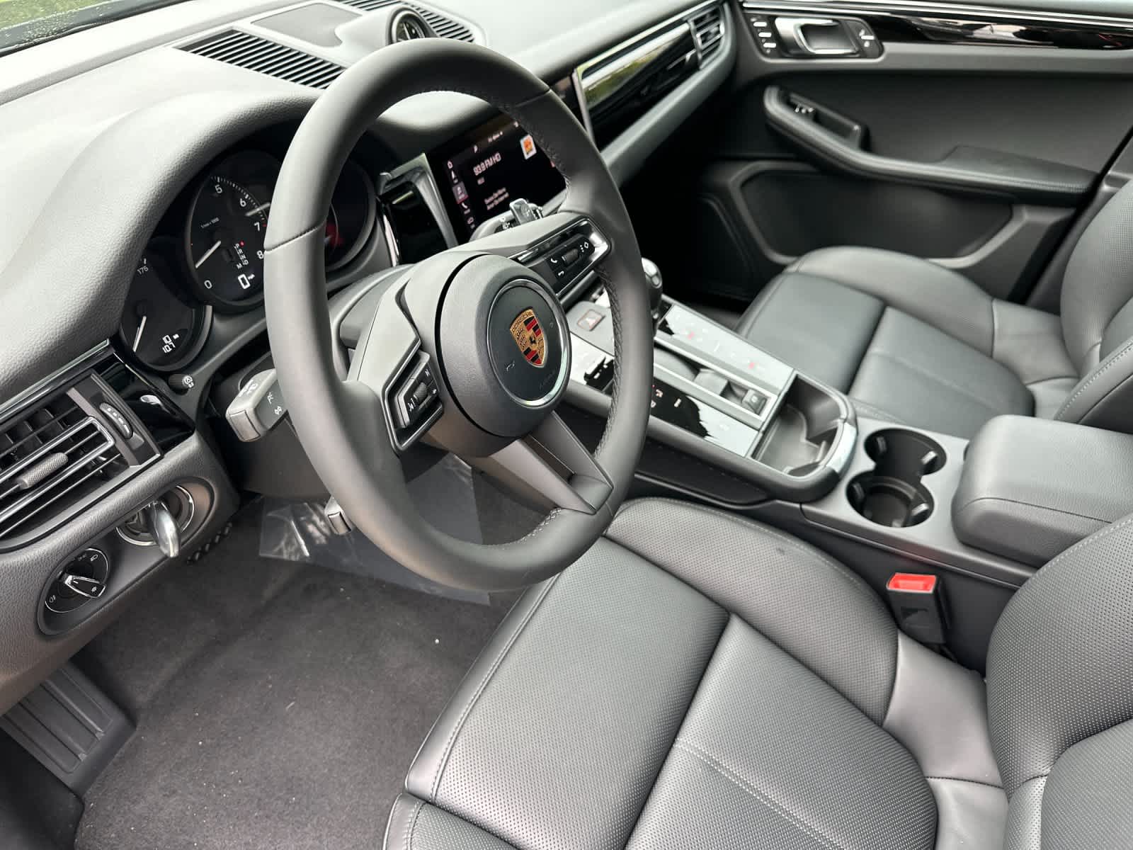 Thumbnail: 2026 Porsche Macan - 4