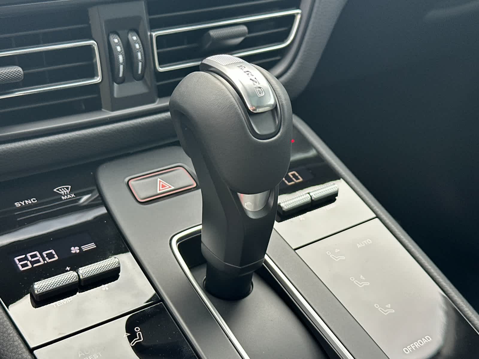 Thumbnail: 2026 Porsche Macan - 25