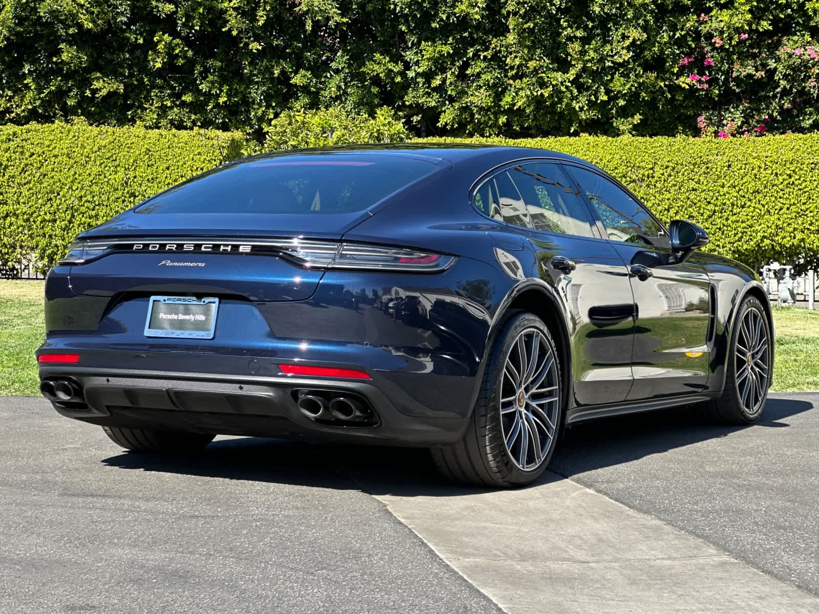 Thumbnail: 2022 Porsche Panamera - 8
