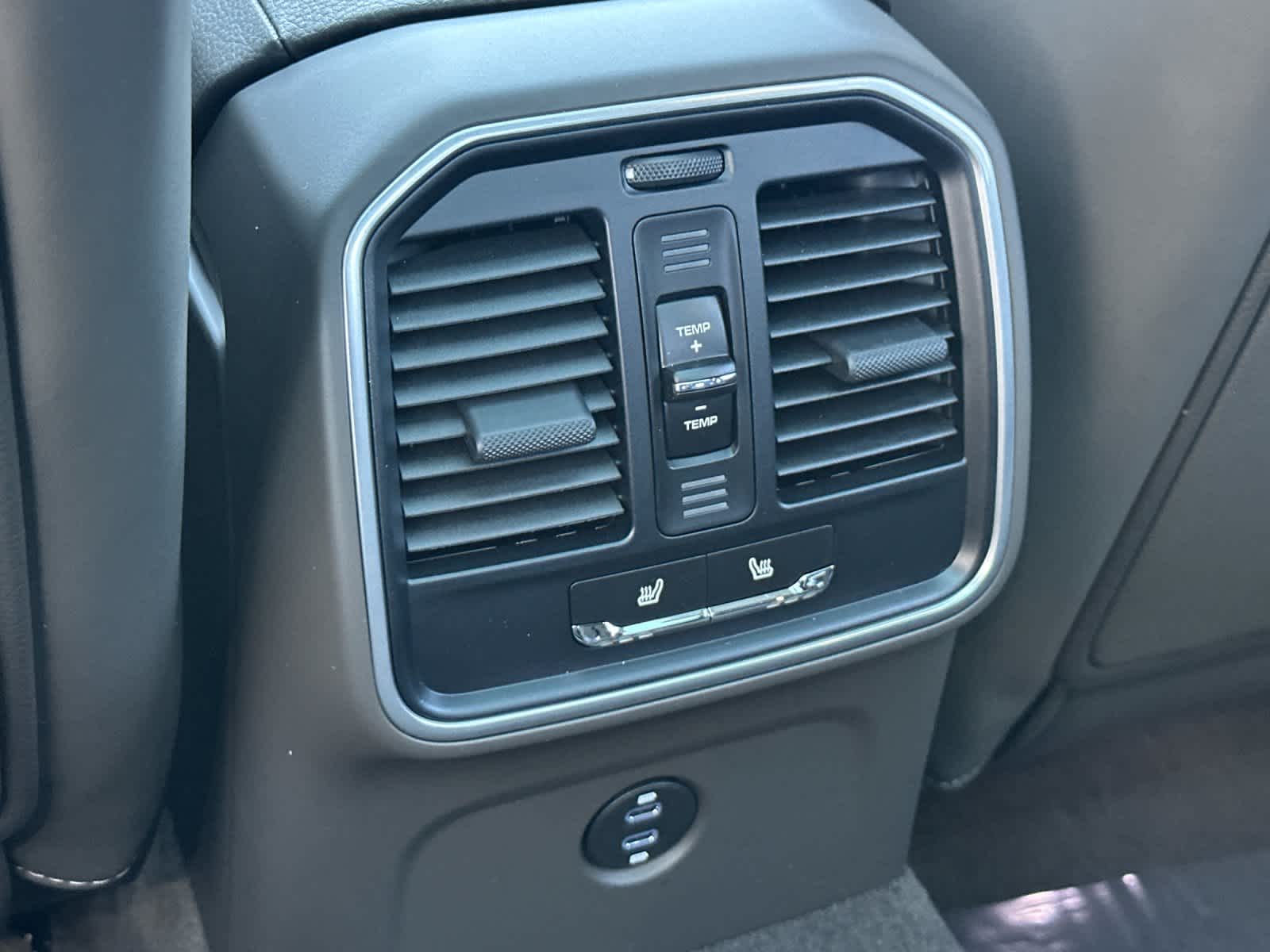 Thumbnail: 2026 Porsche Macan - 14