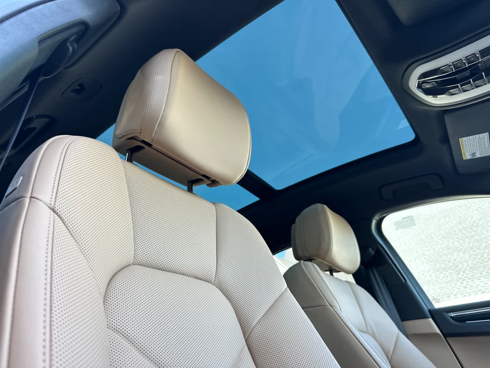 Thumbnail: 2026 Porsche Macan - 18