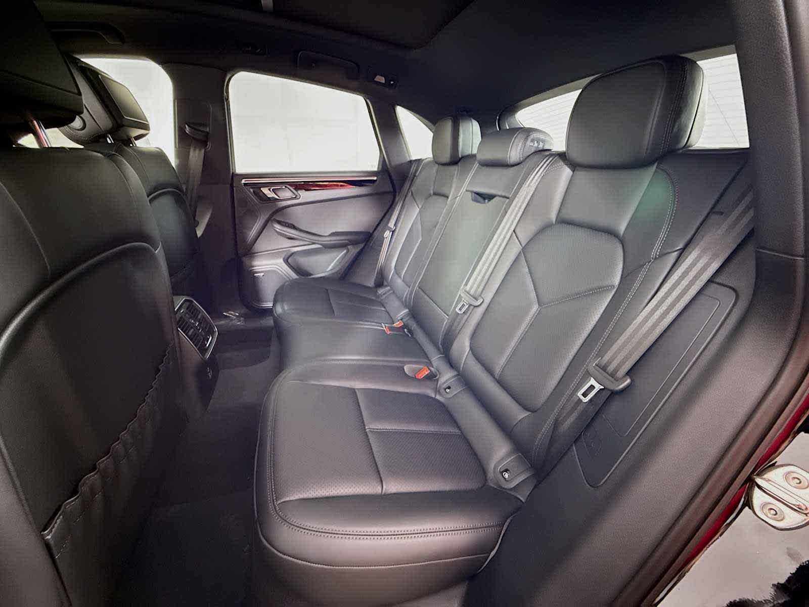 Thumbnail: 2025 Porsche Macan - 17