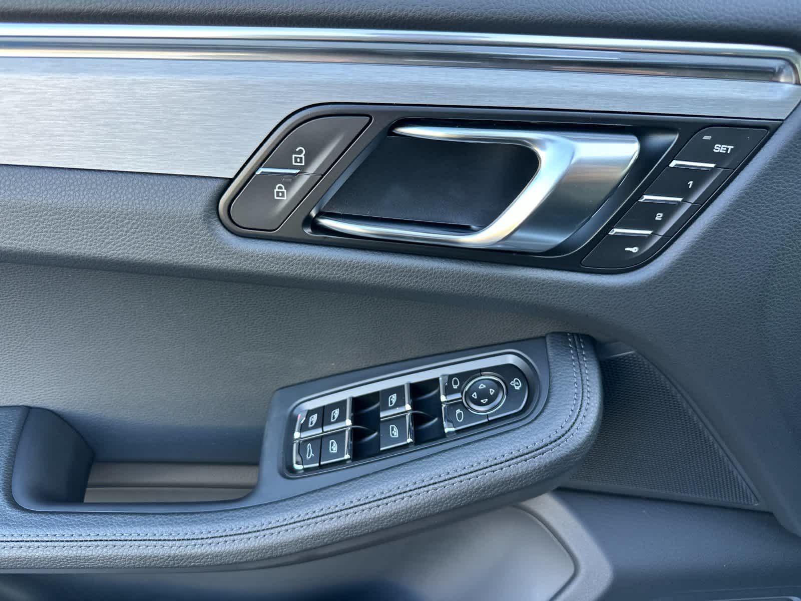 Thumbnail: 2026 Porsche Macan - 12