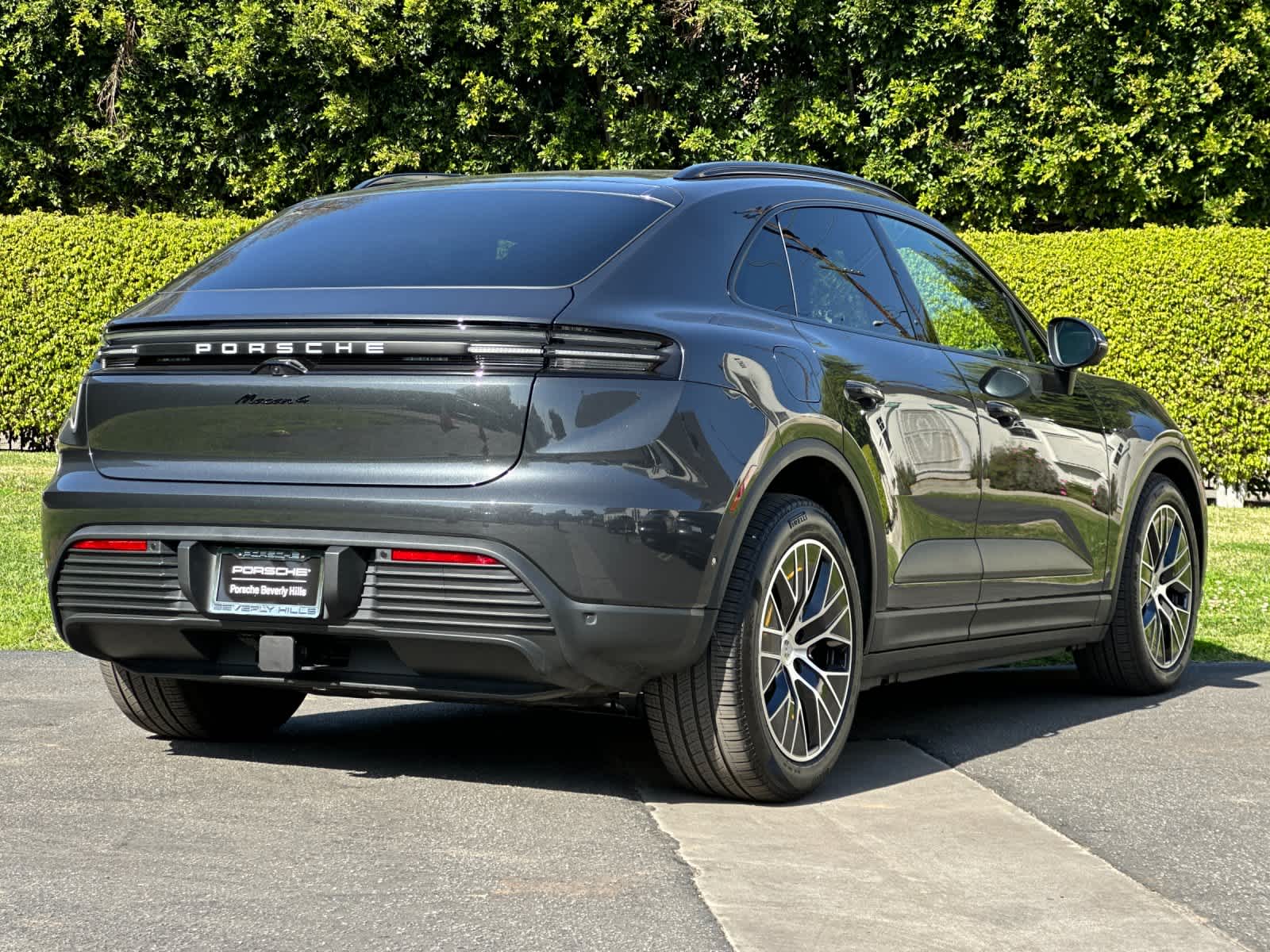 Thumbnail: 2025 Porsche Macan - 8