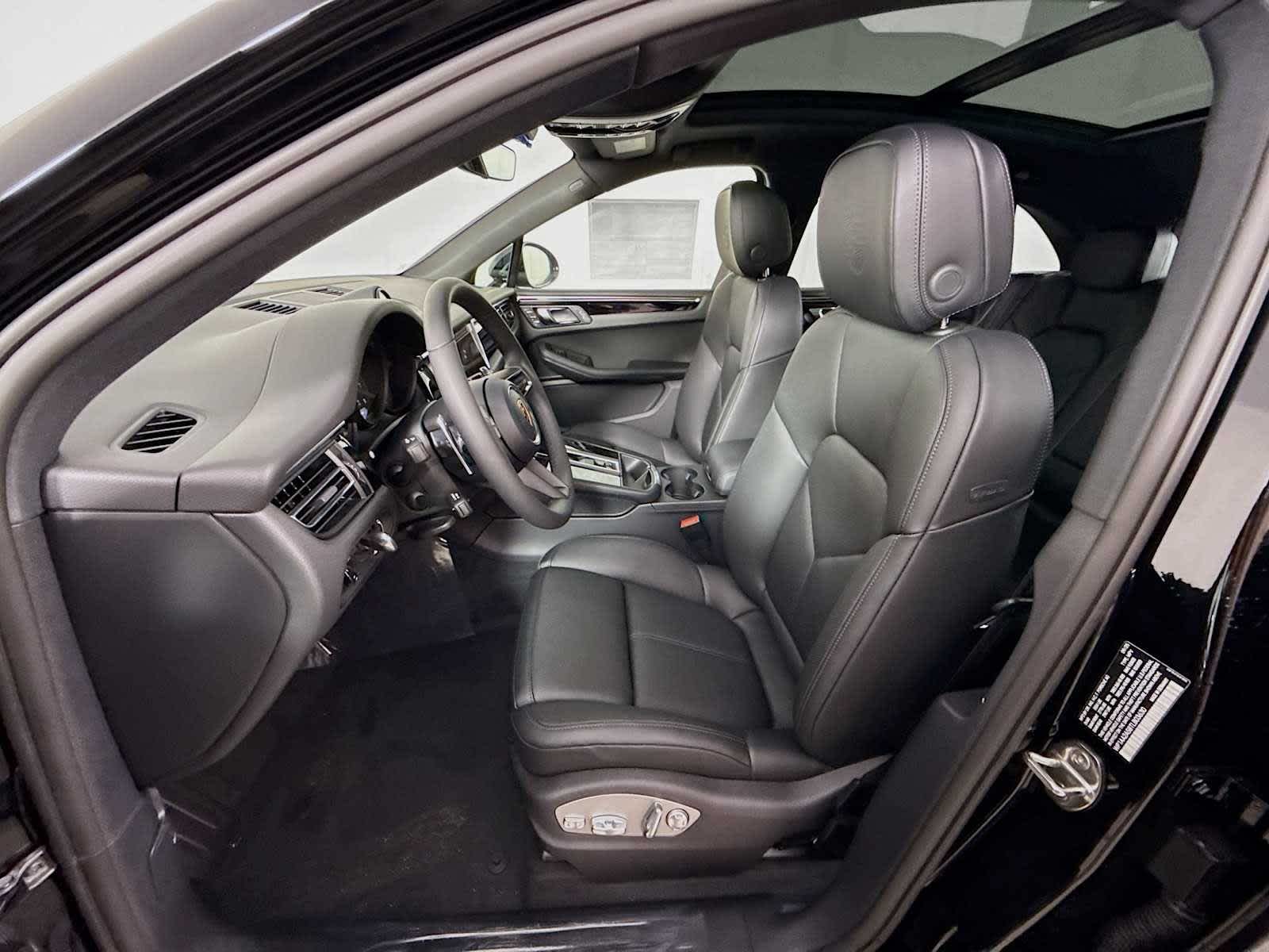 Thumbnail: 2026 Porsche Macan - 5