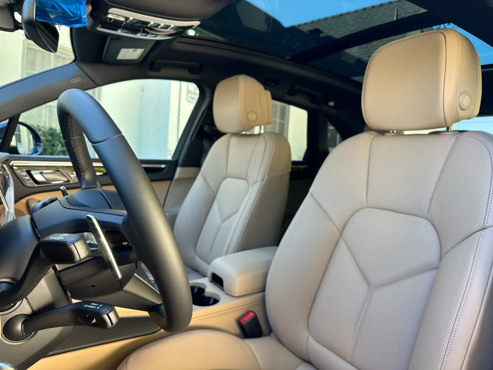 Thumbnail: 2026 Porsche Macan - 5