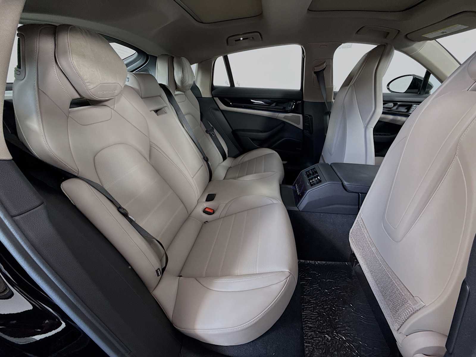 Thumbnail: 2025 Porsche Panamera - 20