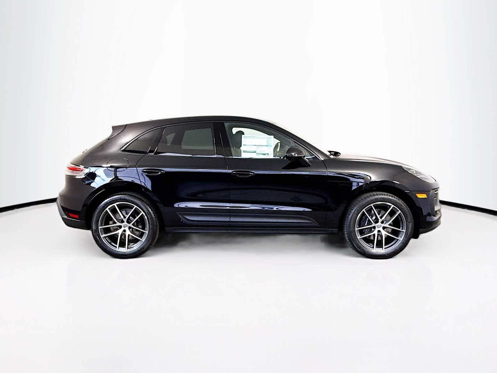 Thumbnail: 2026 Porsche Macan - 8