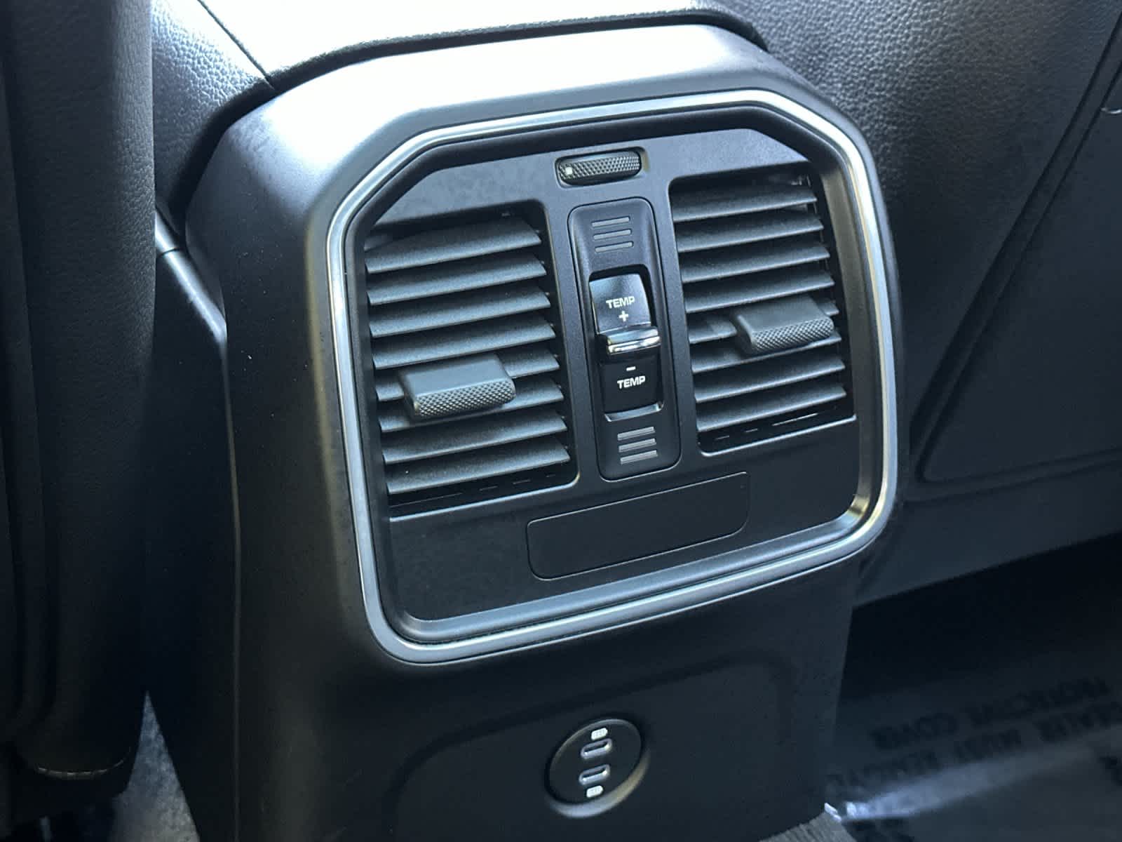 Thumbnail: 2025 Porsche Macan - 14