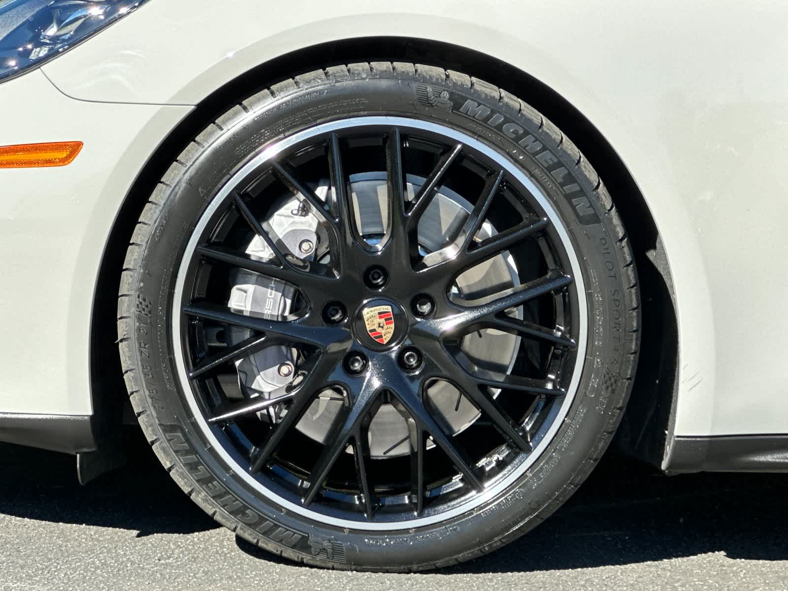 Thumbnail: 2021 Porsche Panamera - 30