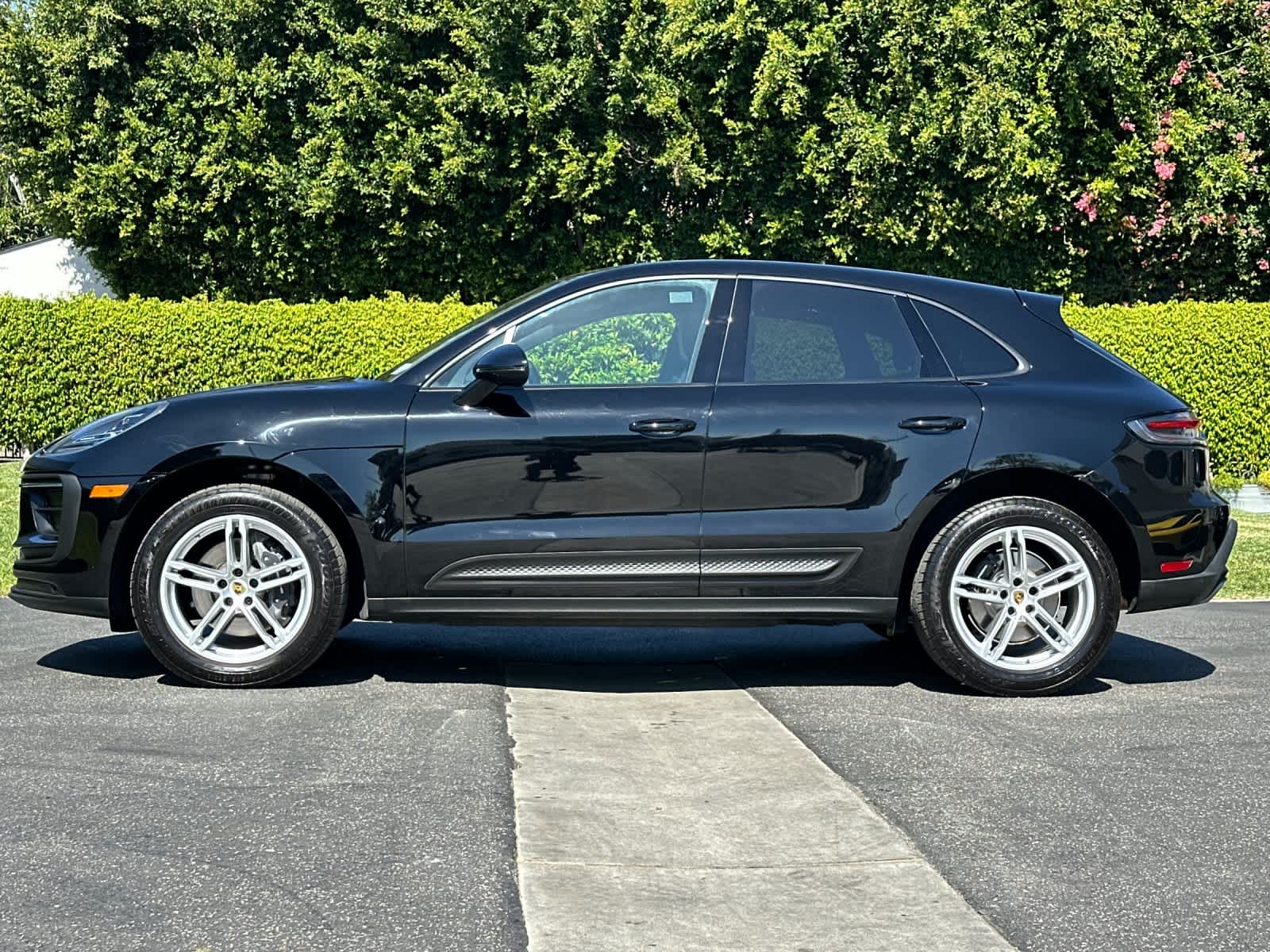 Thumbnail: 2025 Porsche Macan - 2