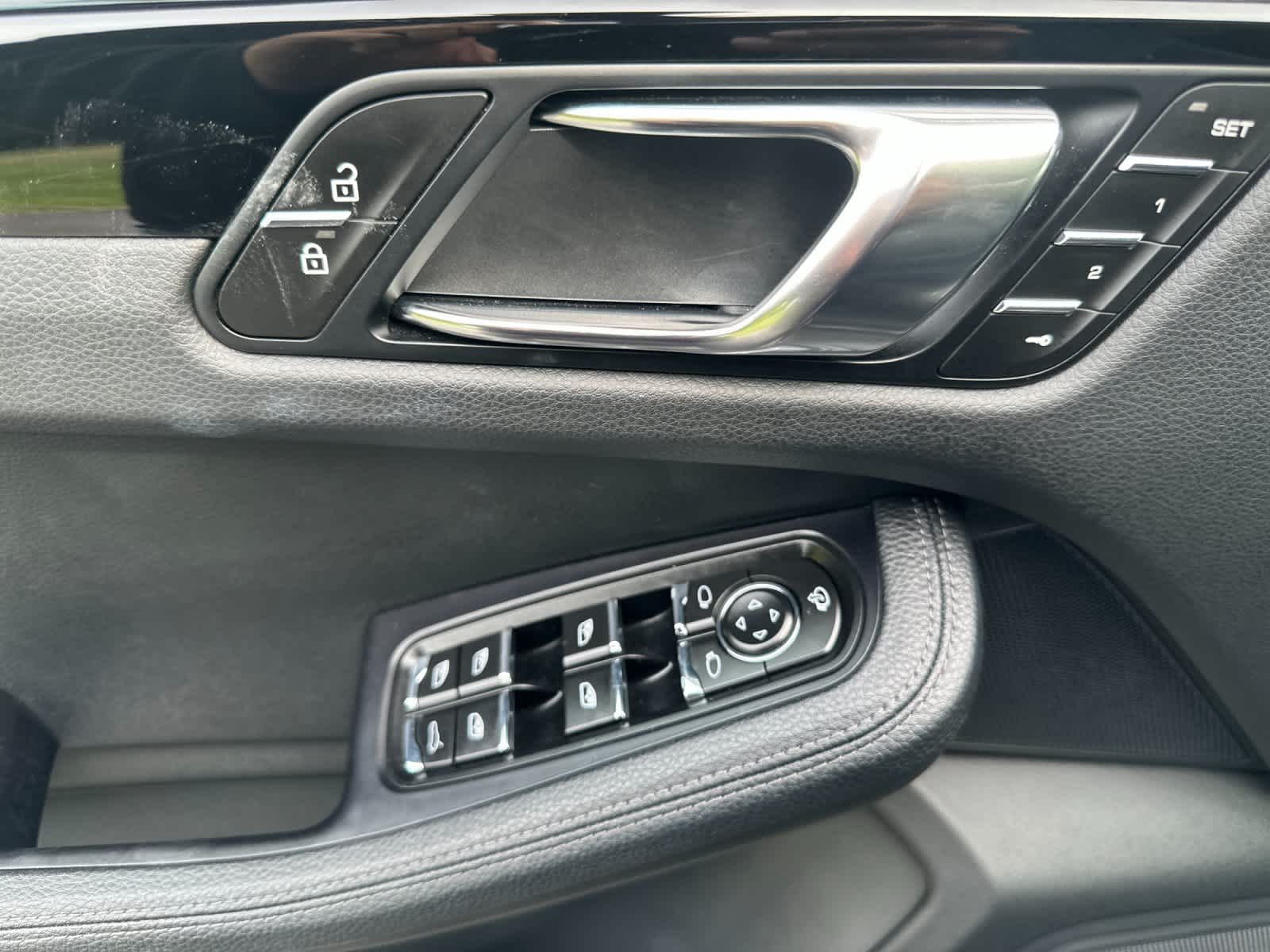 Thumbnail: 2025 Porsche Macan - 12