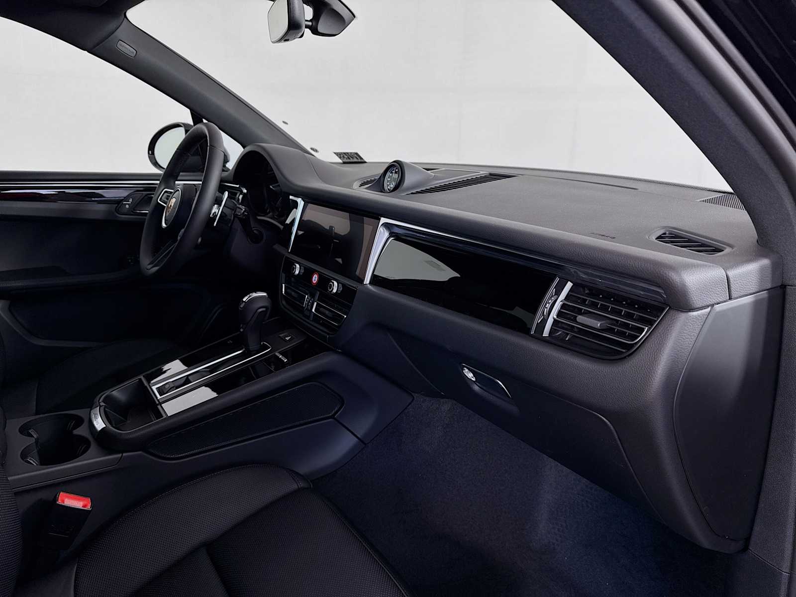 Thumbnail: 2025 Porsche Macan - 22