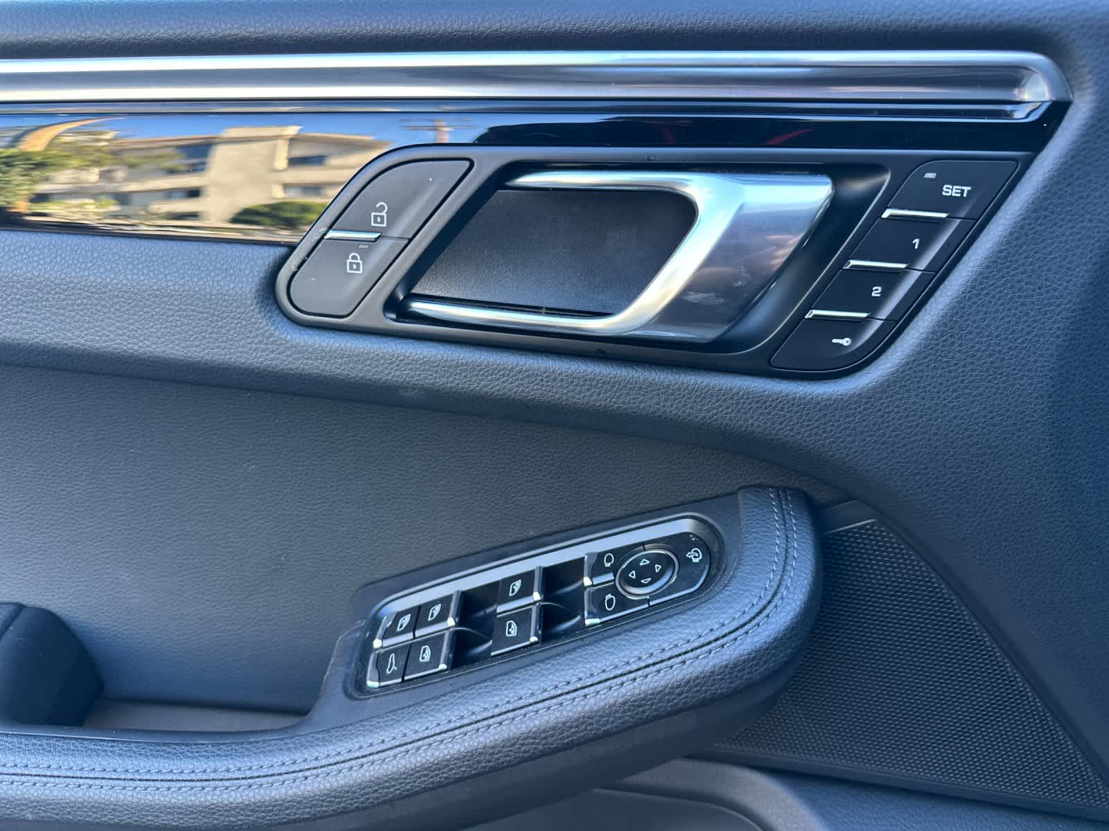 Thumbnail: 2025 Porsche Macan - 12