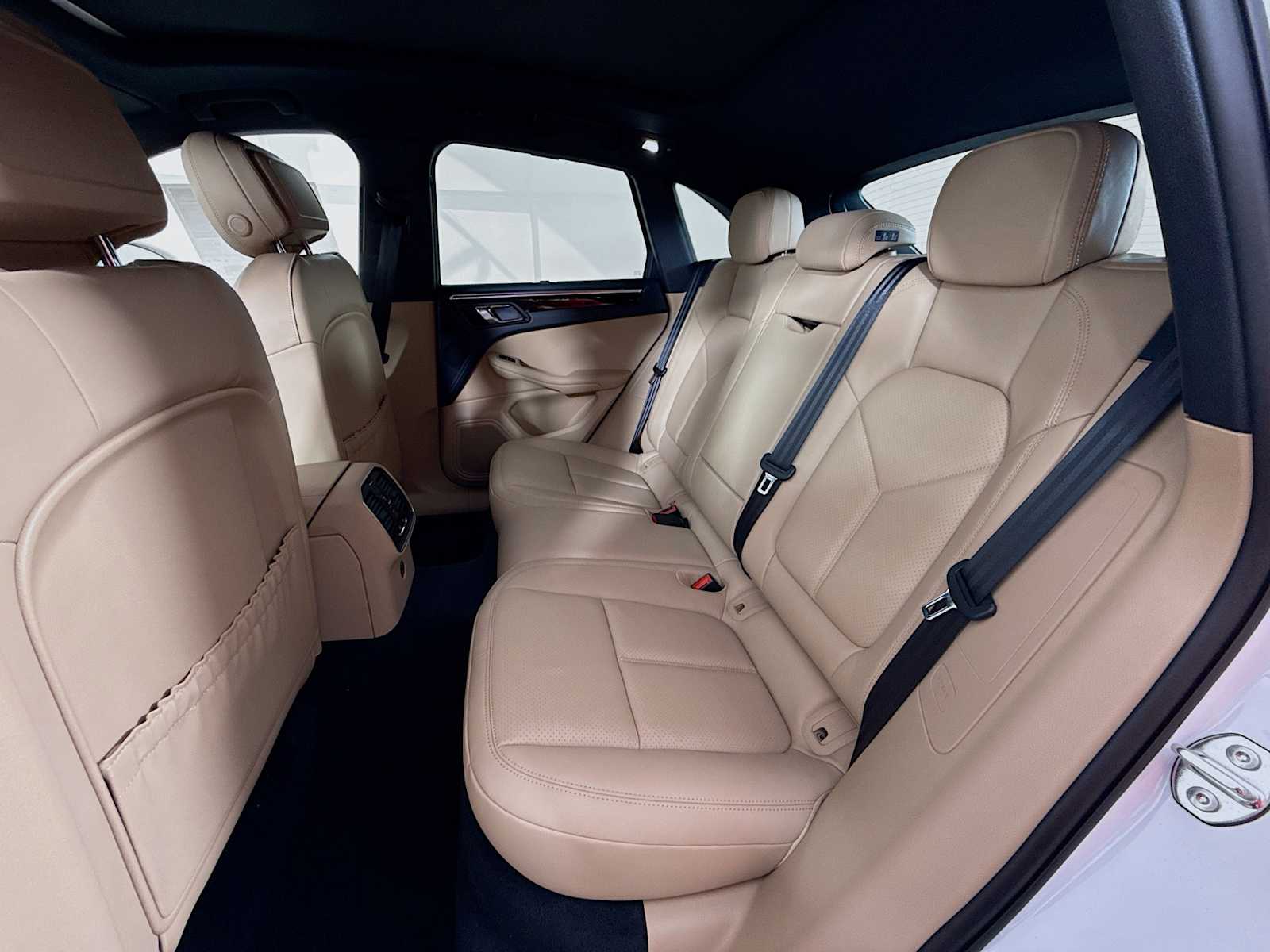 Thumbnail: 2026 Porsche Macan - 17