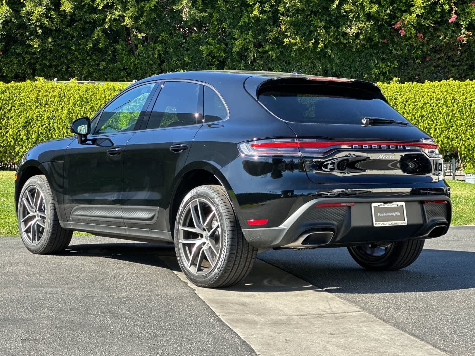 Thumbnail: 2026 Porsche Macan - 3