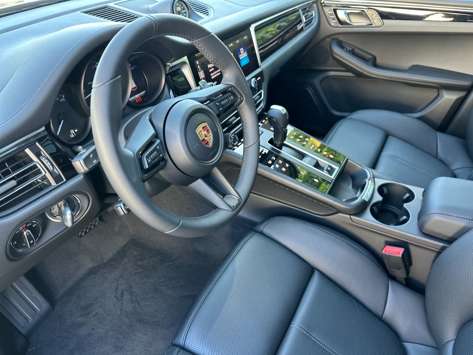 Thumbnail: 2026 Porsche Macan - 4