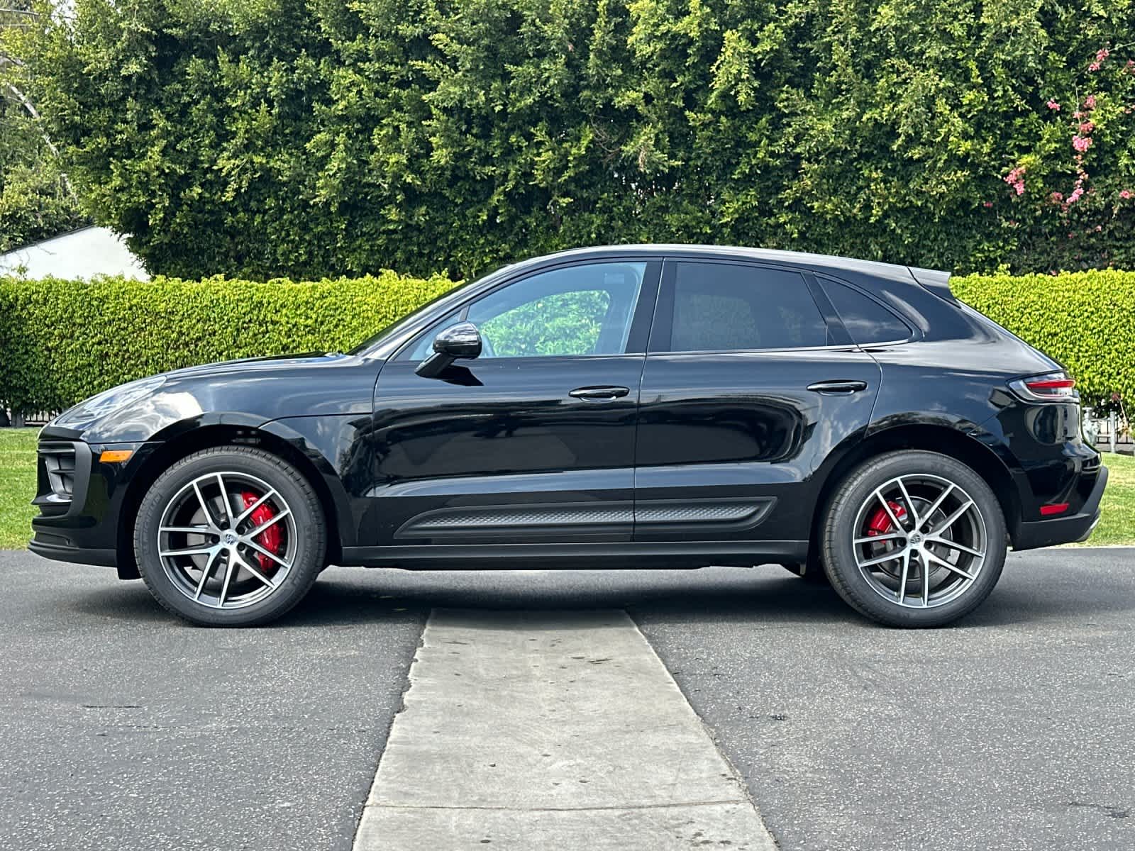 Thumbnail: 2026 Porsche Macan - 2