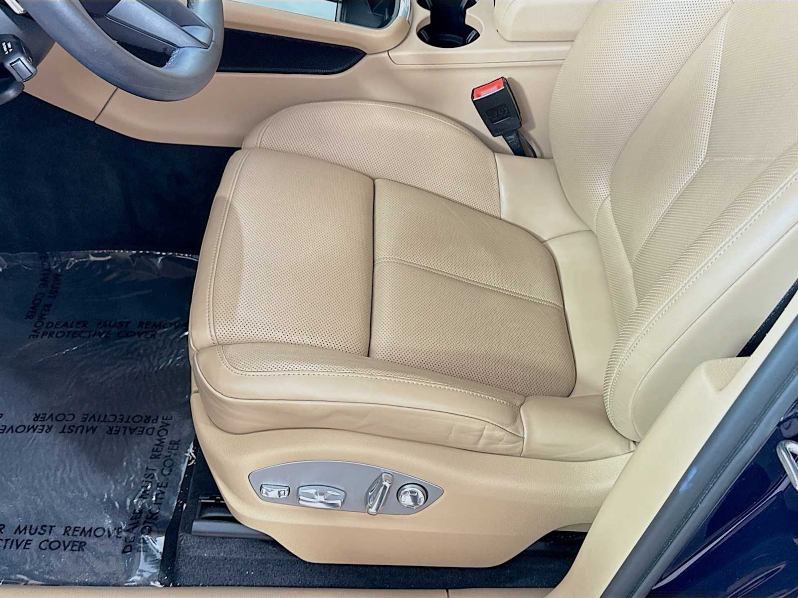 Thumbnail: 2022 Porsche Macan - 16