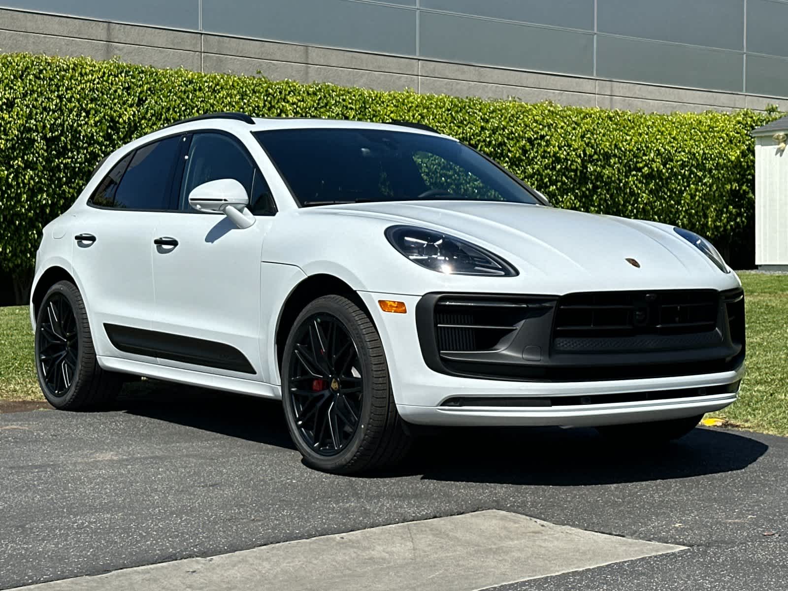 Thumbnail: 2026 Porsche Macan - 10