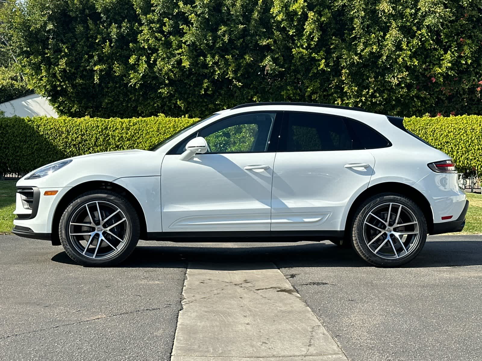 Thumbnail: 2026 Porsche Macan - 2