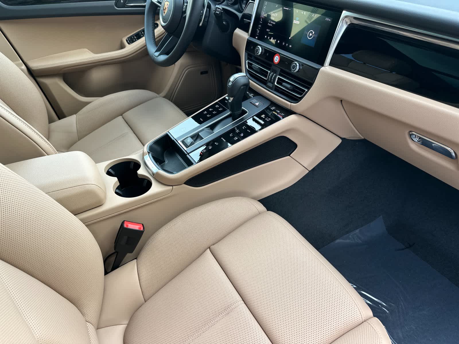 Thumbnail: 2026 Porsche Macan - 17