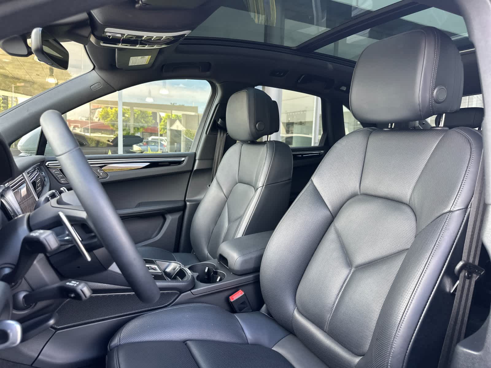 Thumbnail: 2025 Porsche Macan - 5