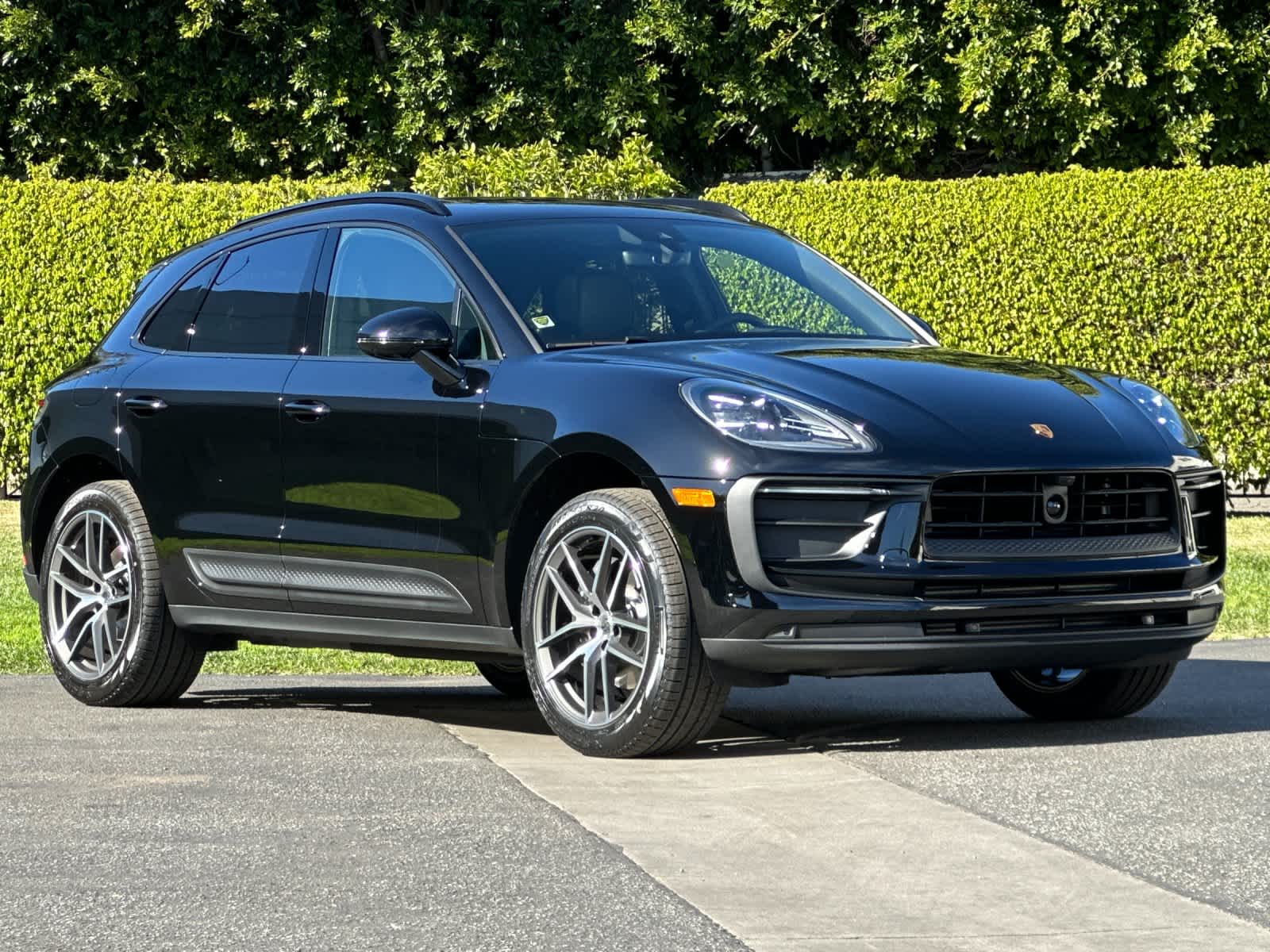 Thumbnail: 2026 Porsche Macan - 10