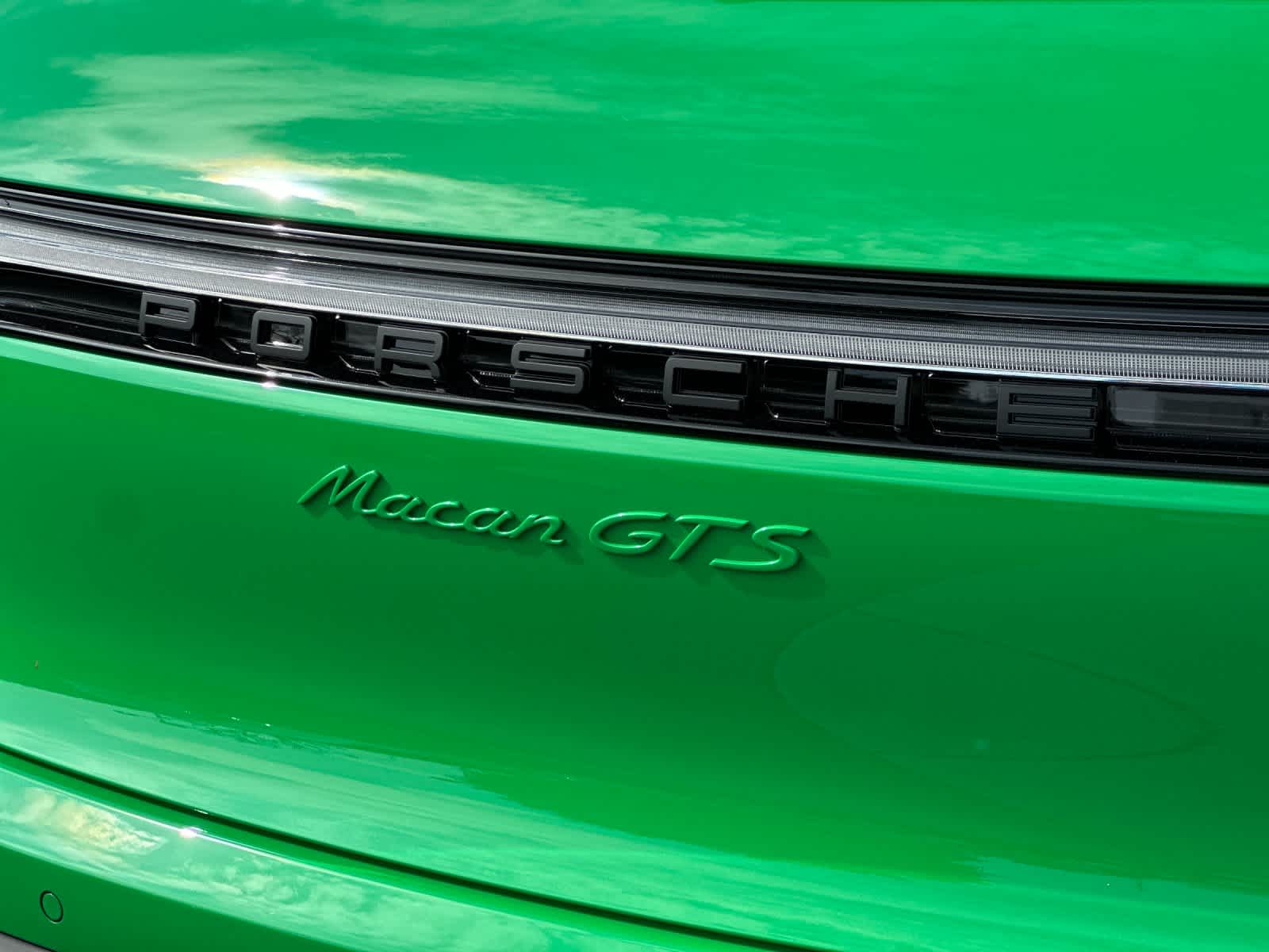 Thumbnail: 2026 Porsche Macan - 32