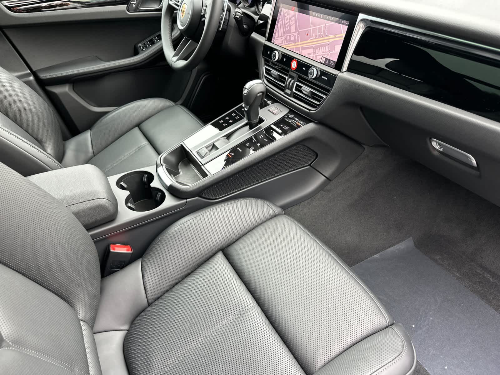 Thumbnail: 2026 Porsche Macan - 17