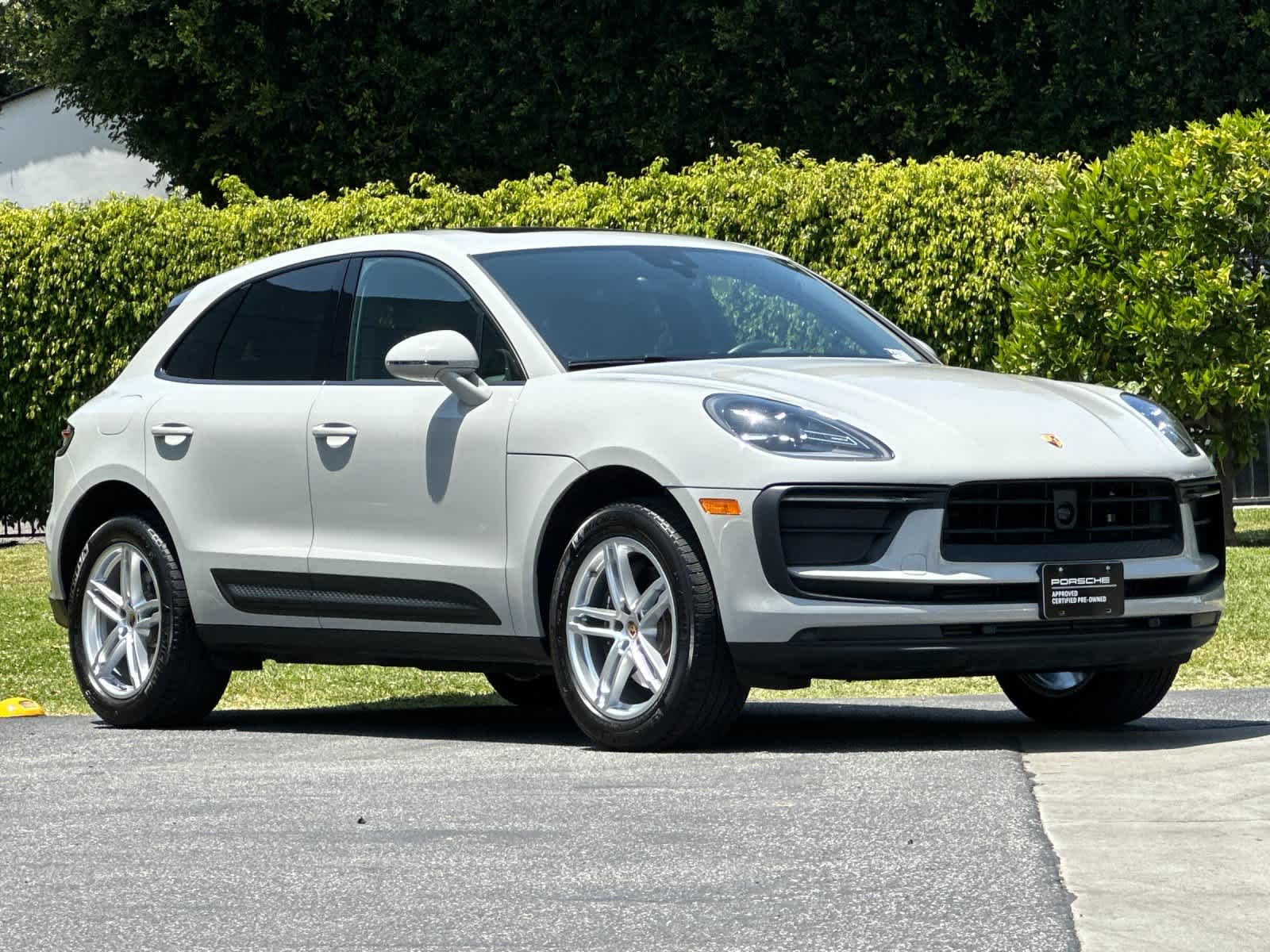 Thumbnail: 2024 Porsche Macan - 10