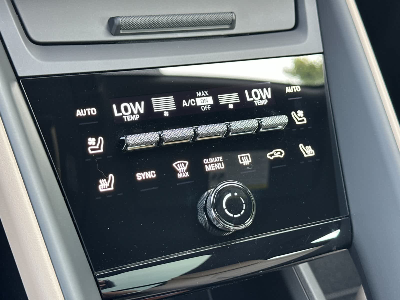 Thumbnail: 2025 Porsche Macan - 23