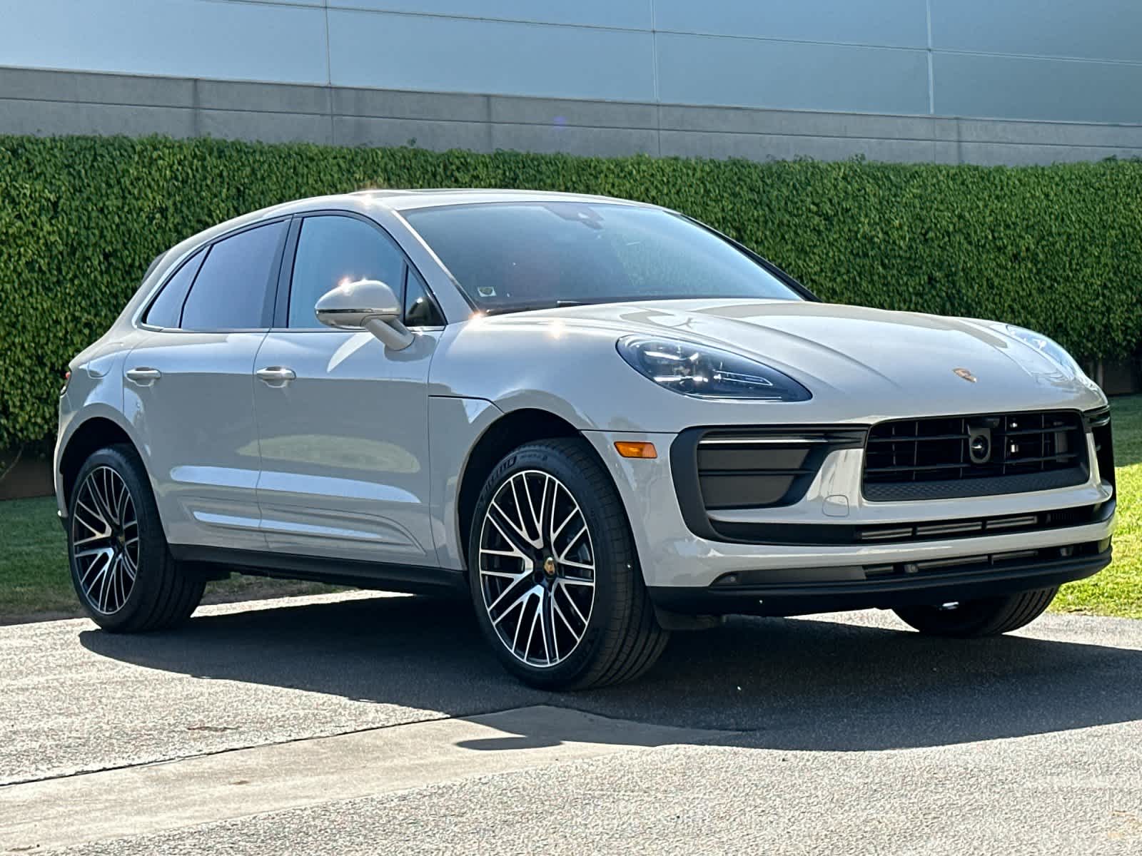 Thumbnail: 2026 Porsche Macan - 10