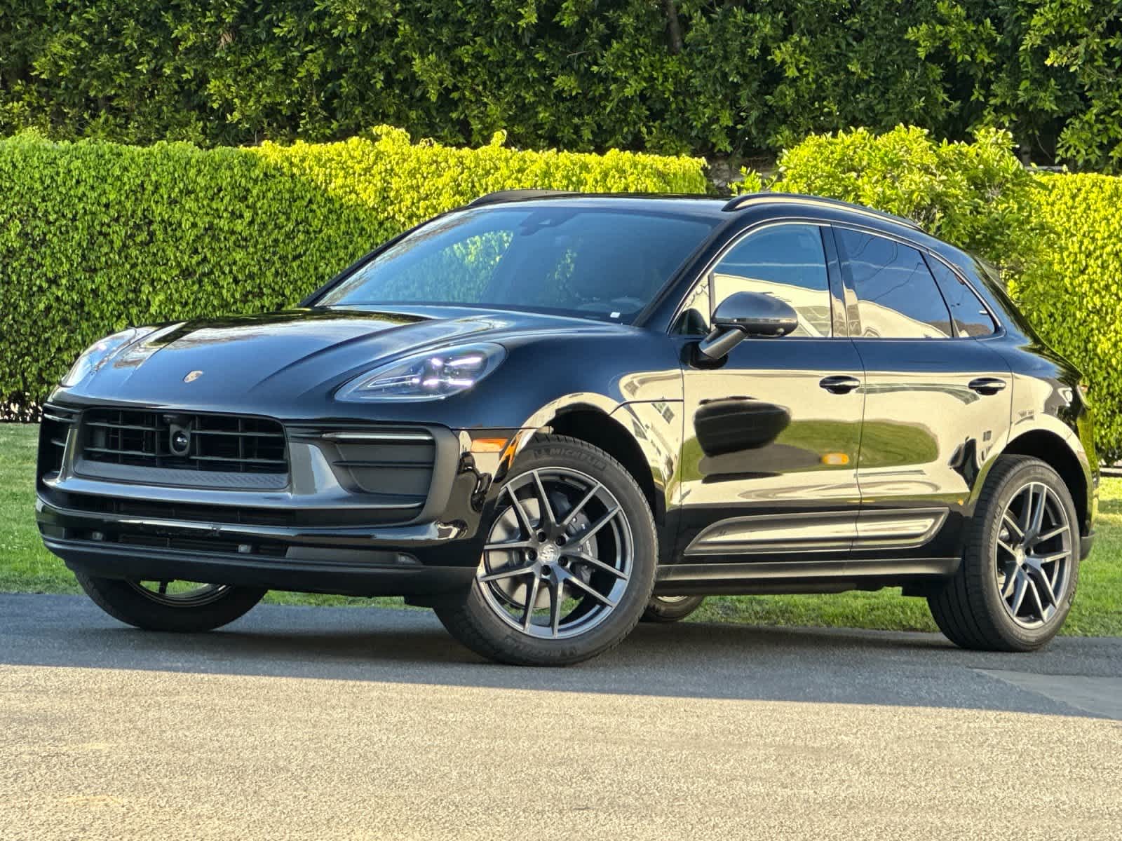 Thumbnail: 2026 Porsche Macan - 1