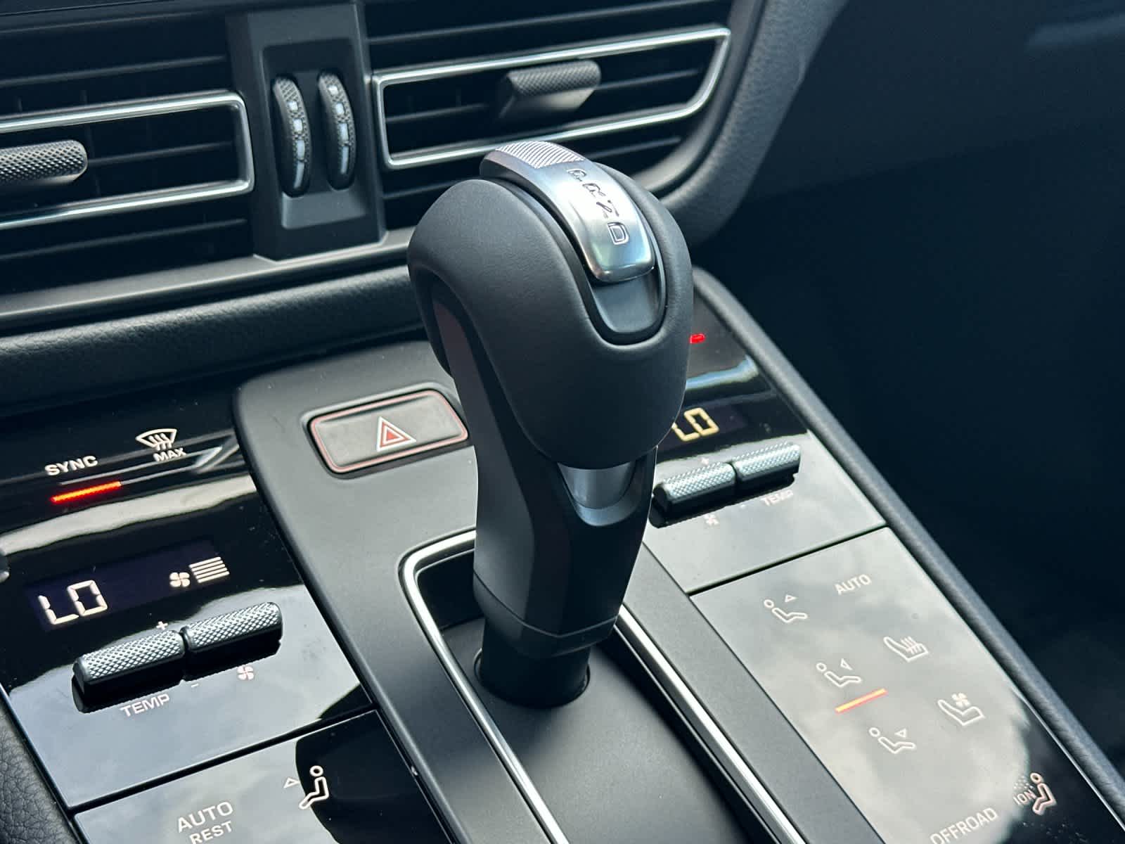 Thumbnail: 2026 Porsche Macan - 25