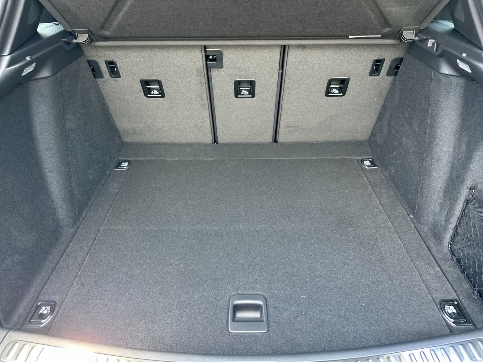 Thumbnail: 2026 Porsche Macan - 16