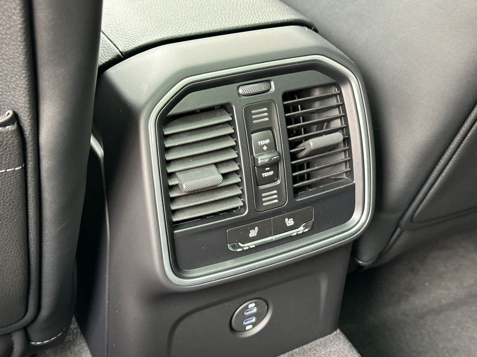 Thumbnail: 2026 Porsche Macan - 14