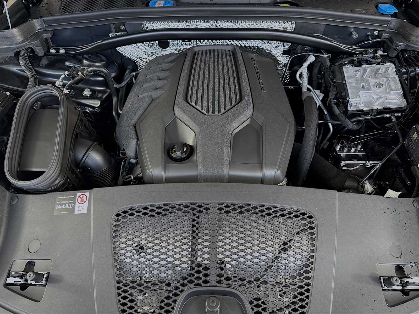 Thumbnail: 2026 Porsche Macan - 23