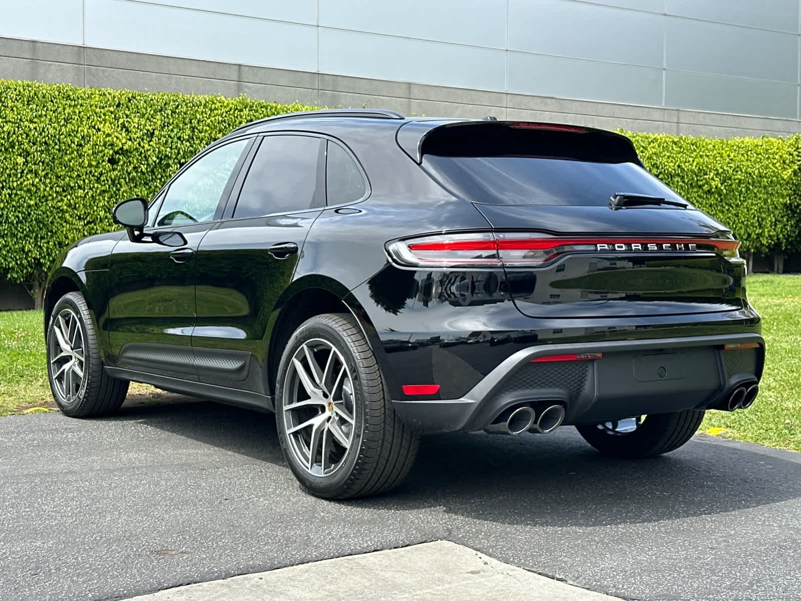 Thumbnail: 2026 Porsche Macan - 3