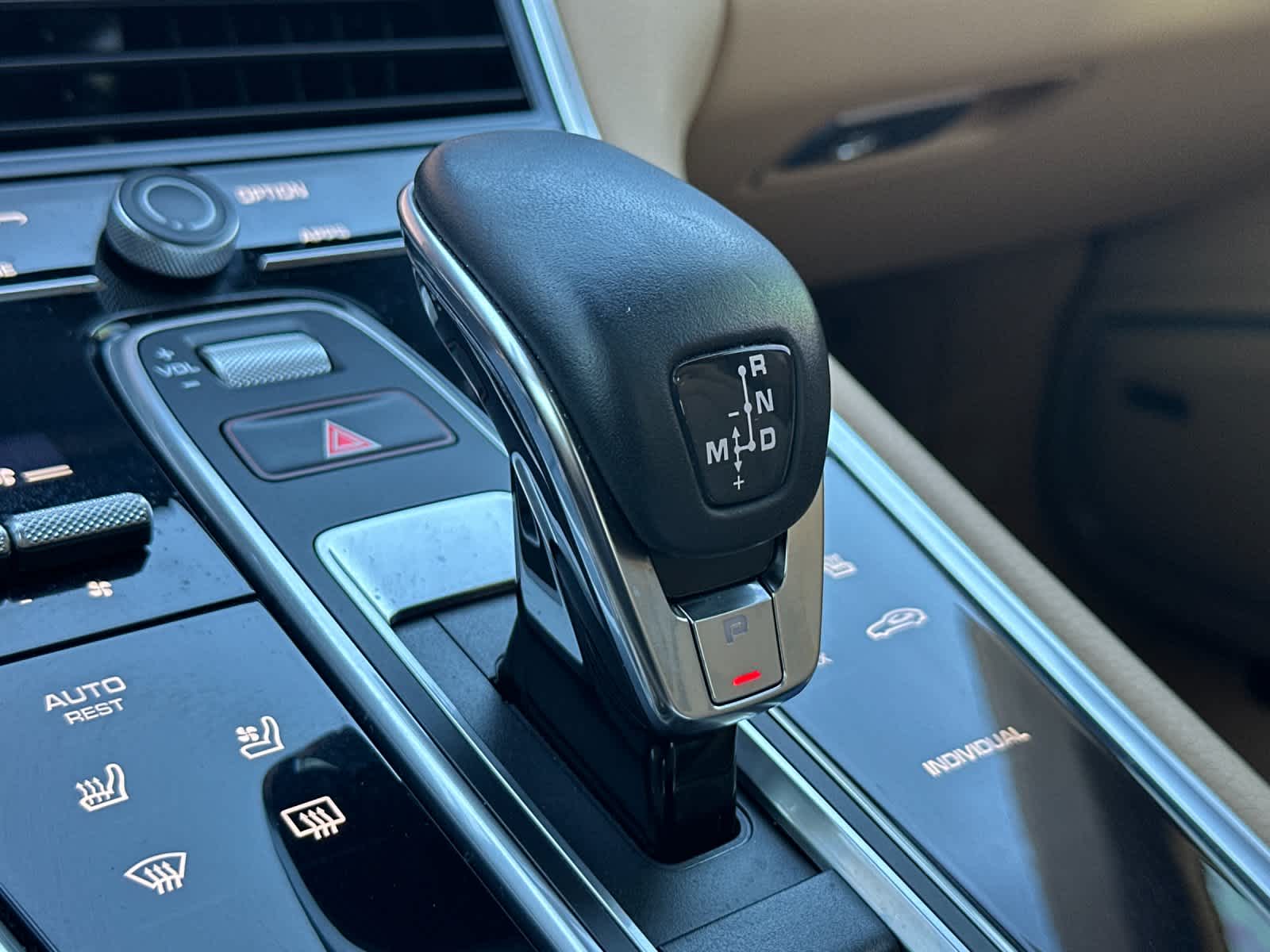 Thumbnail: 2022 Porsche Panamera - 24