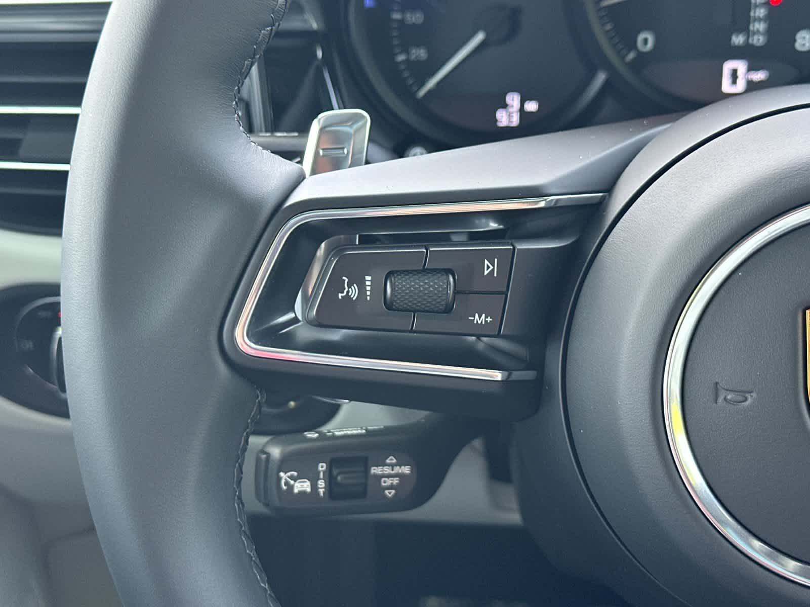 Thumbnail: 2026 Porsche Macan - 27