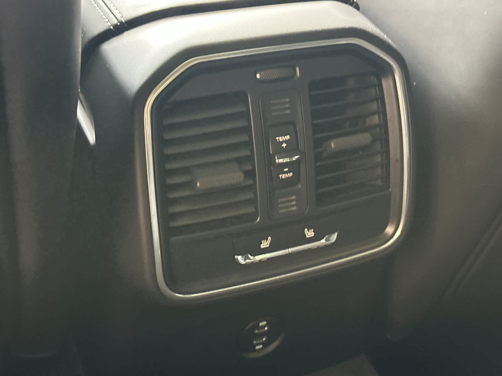 Thumbnail: 2026 Porsche Macan - 14