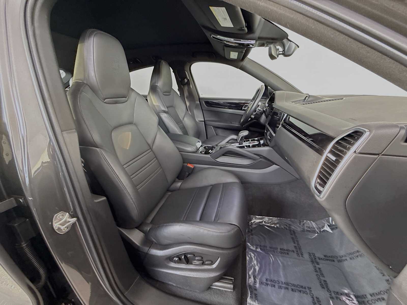 Thumbnail: 2022 Porsche Cayenne - 43