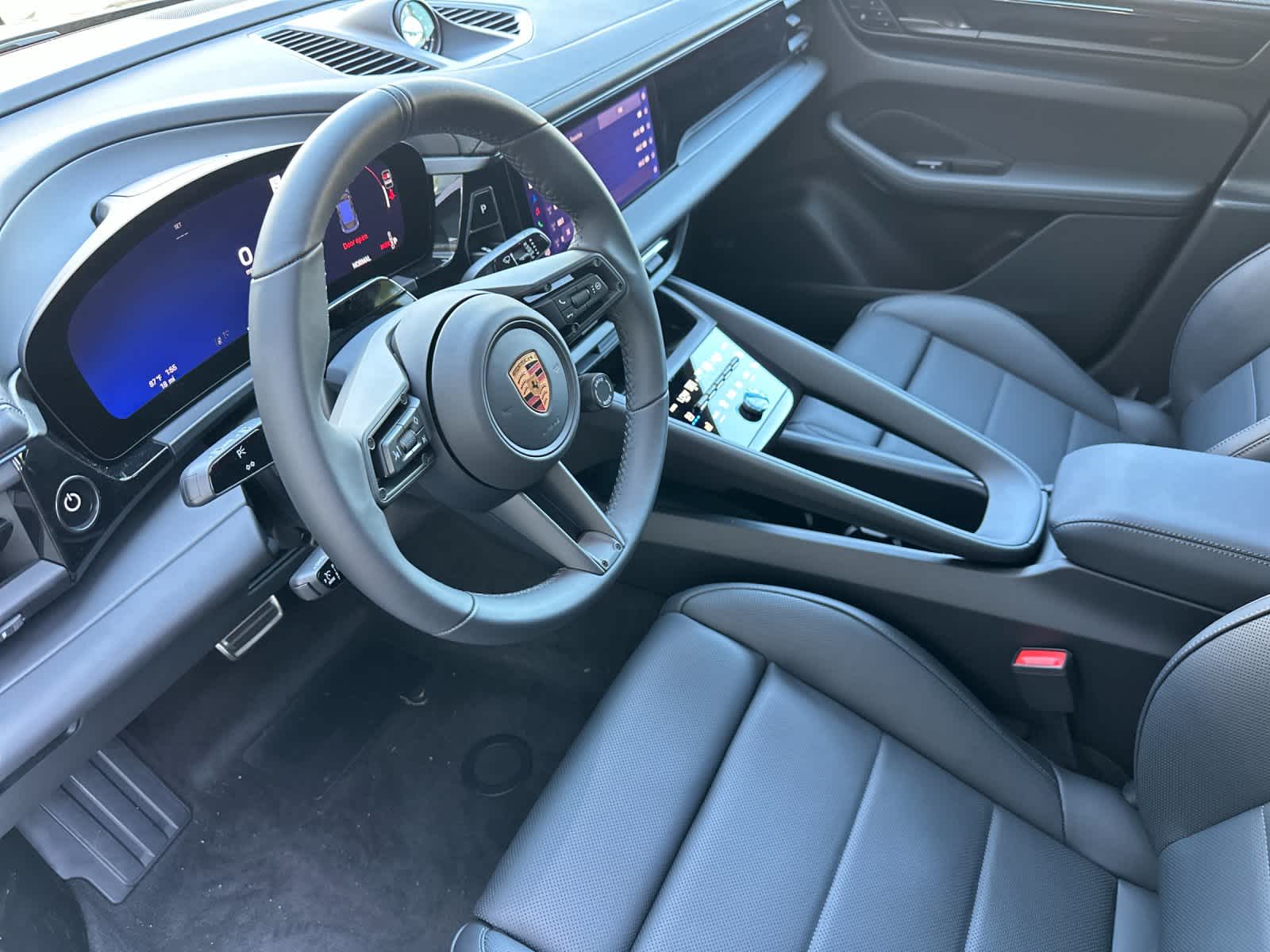 Thumbnail: 2026 Porsche Macan - 4