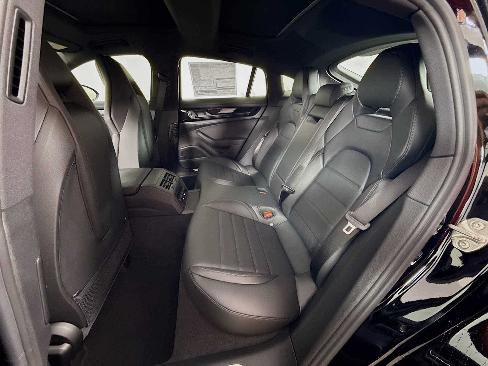 Thumbnail: 2025 Porsche Panamera - 17