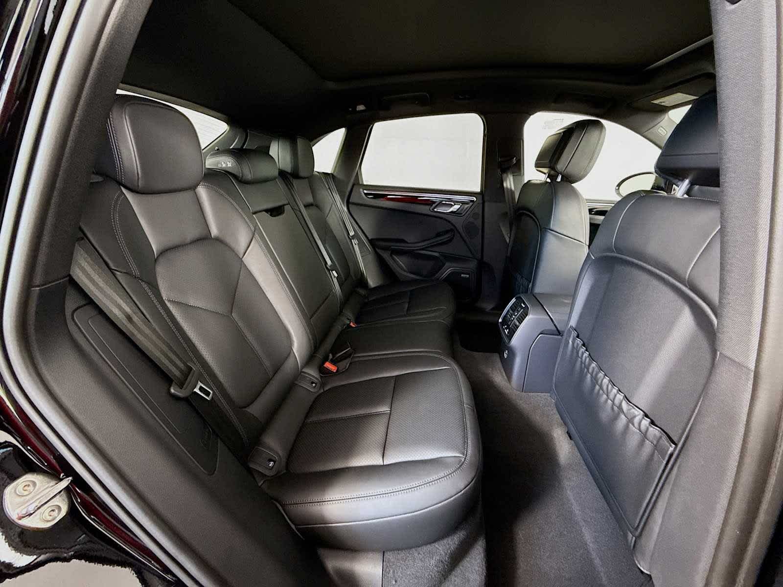 Thumbnail: 2025 Porsche Macan - 20