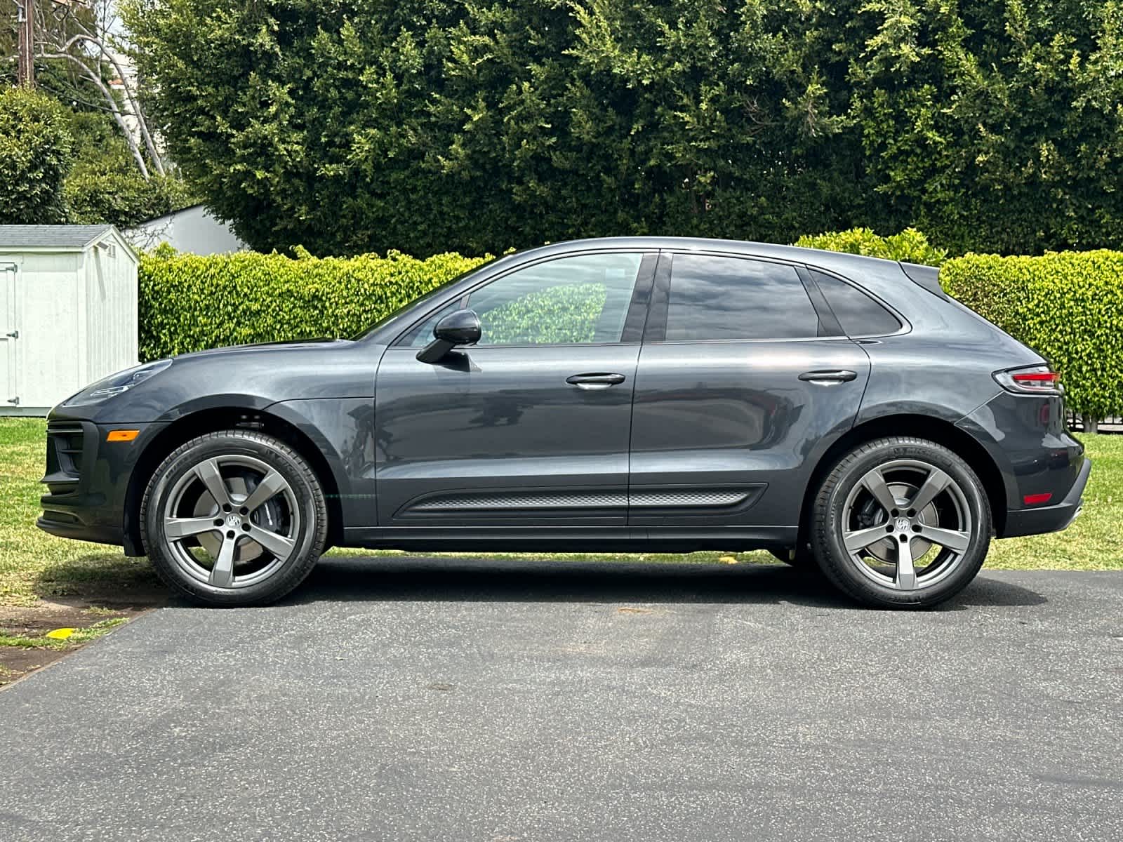Thumbnail: 2026 Porsche Macan - 2