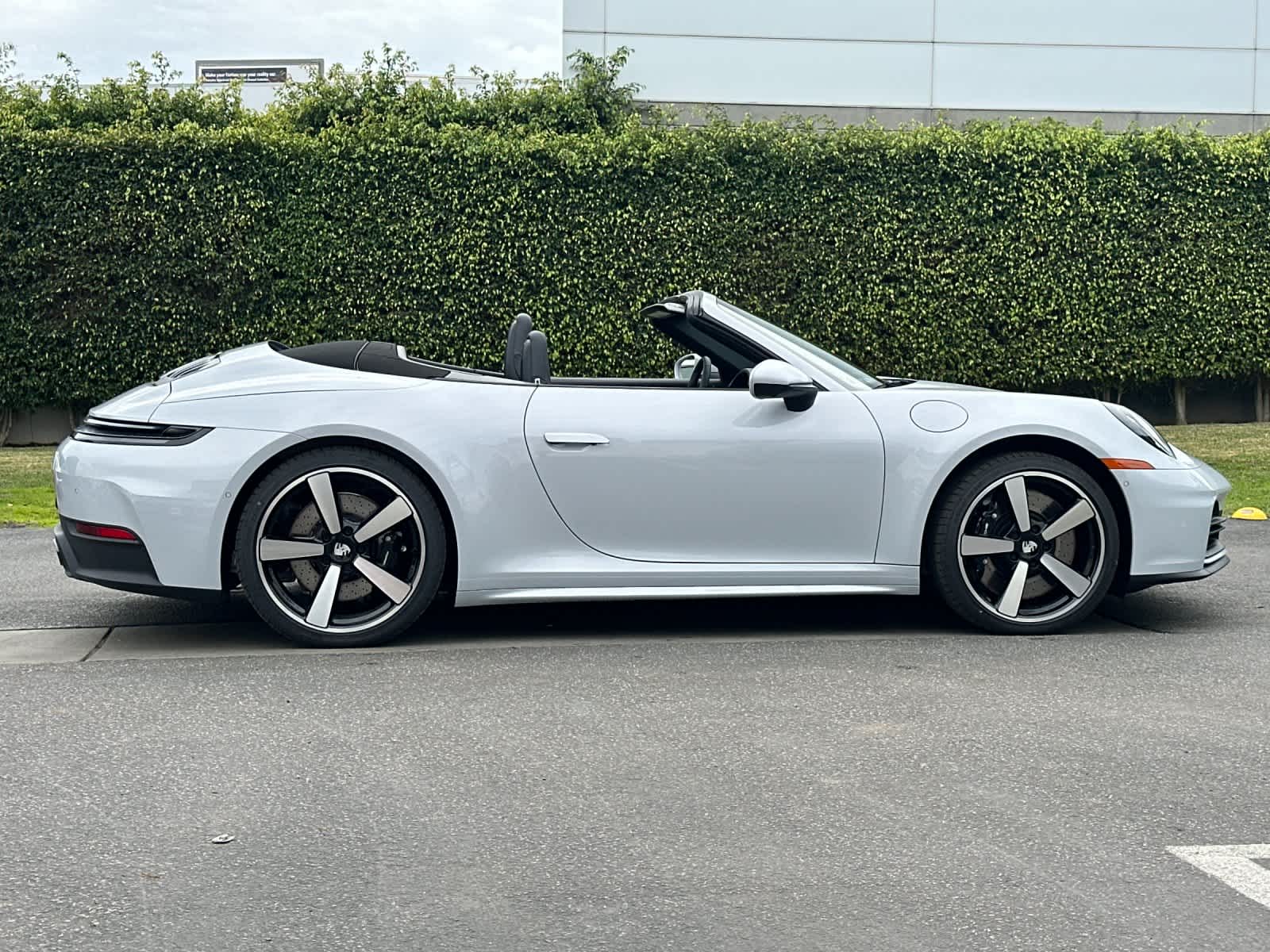 Thumbnail: 2026 Porsche 911 - 8