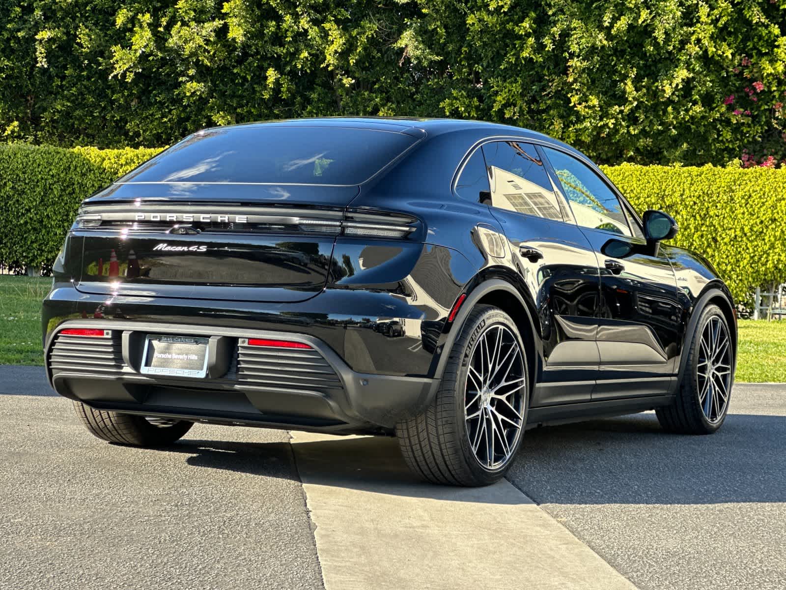 Thumbnail: 2026 Porsche Macan - 8