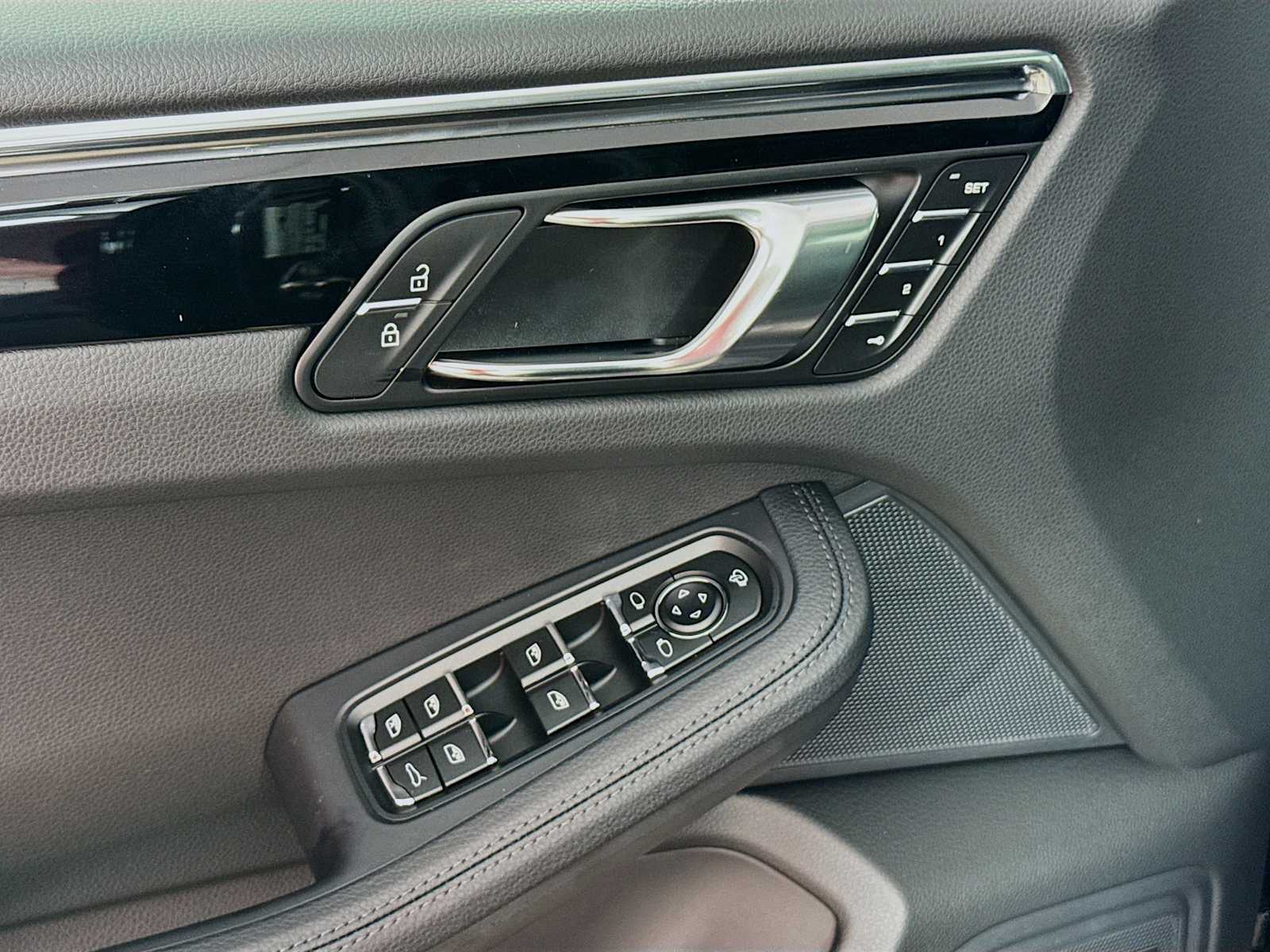 Thumbnail: 2026 Porsche Macan - 14